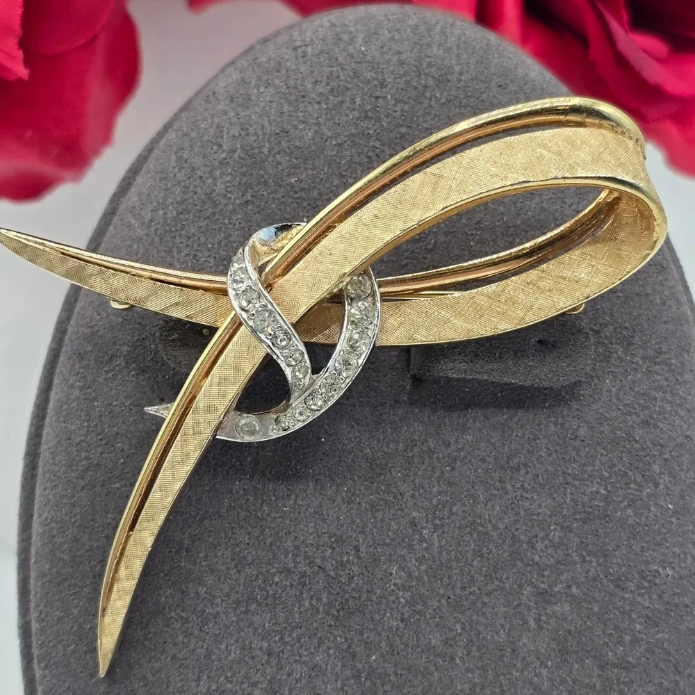 Vintage Boucher 9607 Gold Silver Tone Rhinestone Abstract Ribbon Bow Brooch Pin